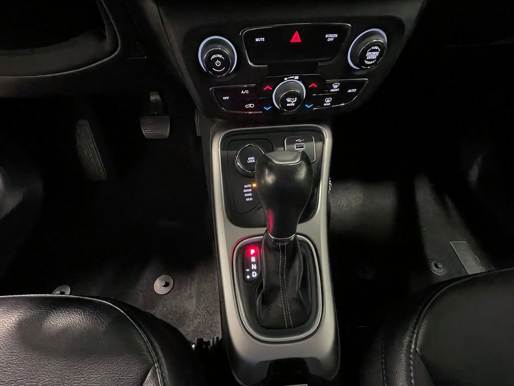 Used 2020 Jeep Compass Latitude w/ Cold Weather Group AWD/4WD image 34