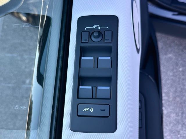 New 2025 Land Rover Discovery Dynamic SE image 15