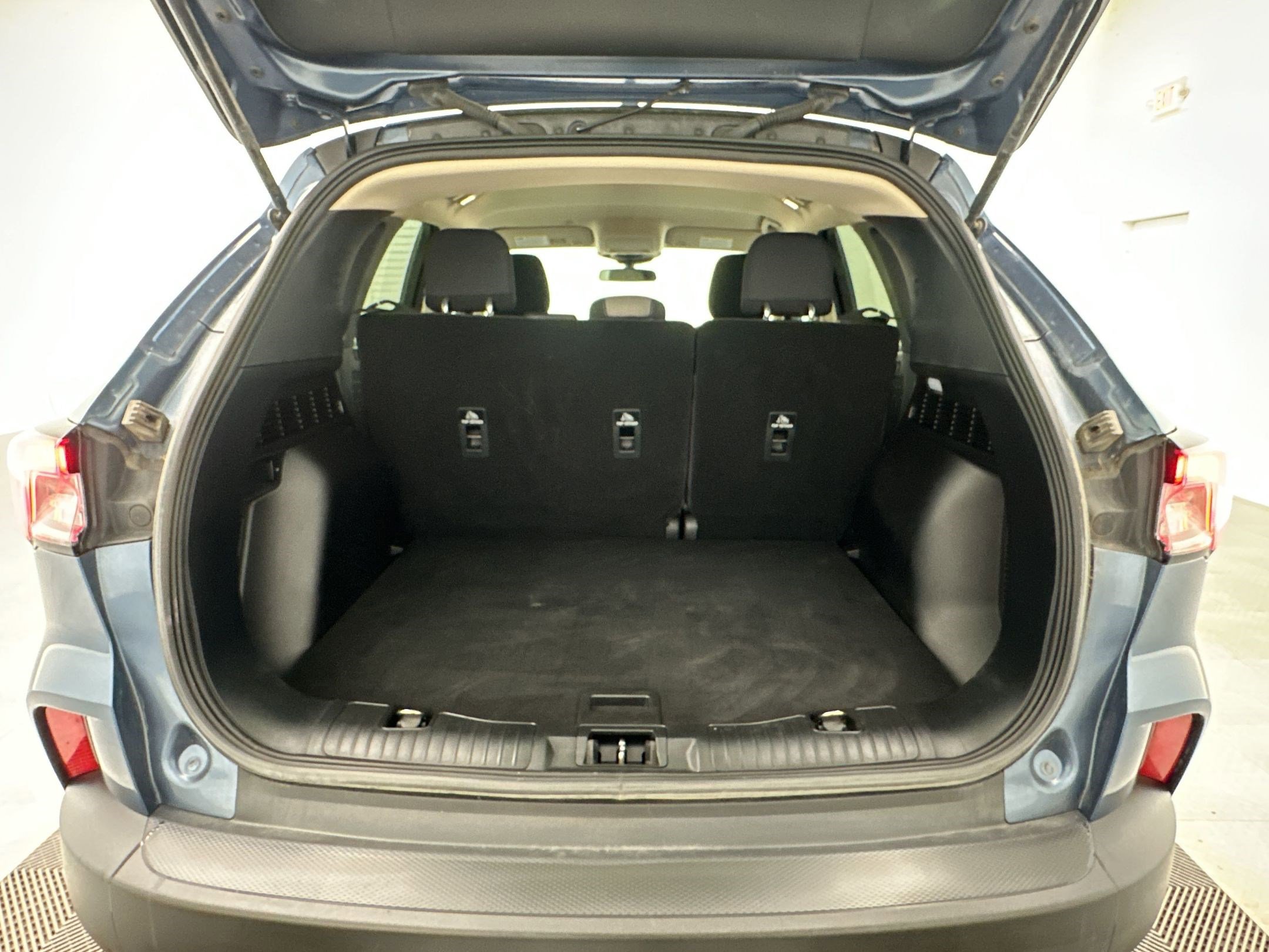 Used 2020 Ford Escape SE image 29