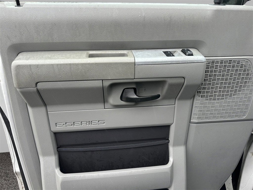 Used 2011 Ford E-350 and Econoline 350 XLT image 16