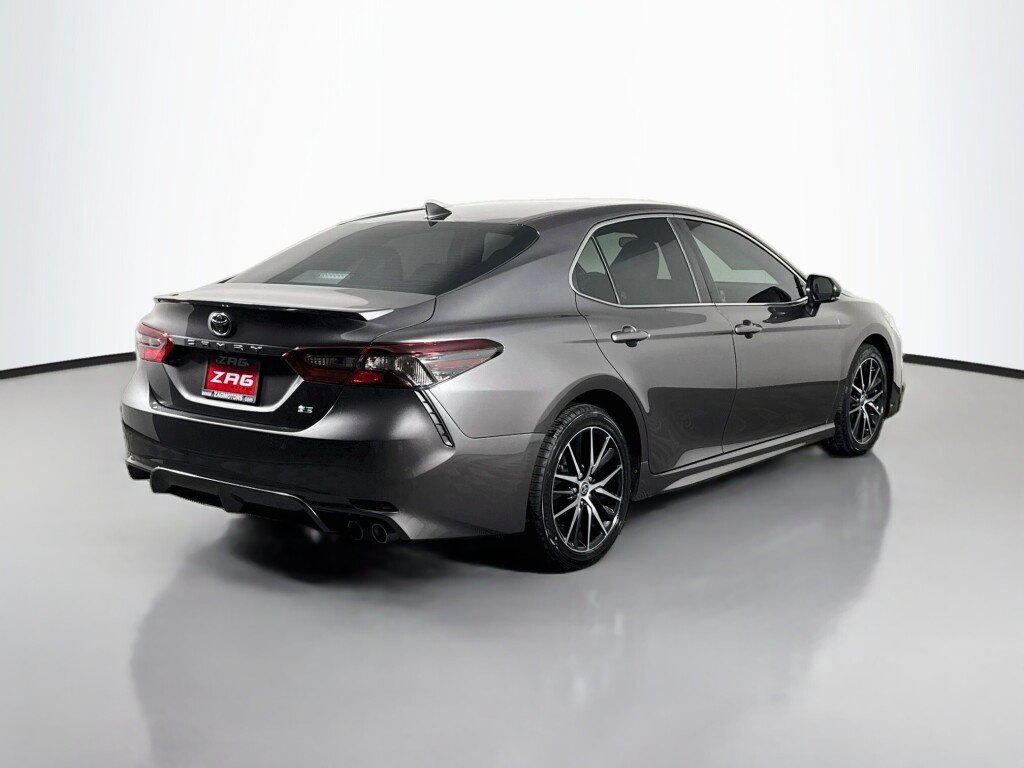 Used 2022 Toyota Camry SE FWD image 5