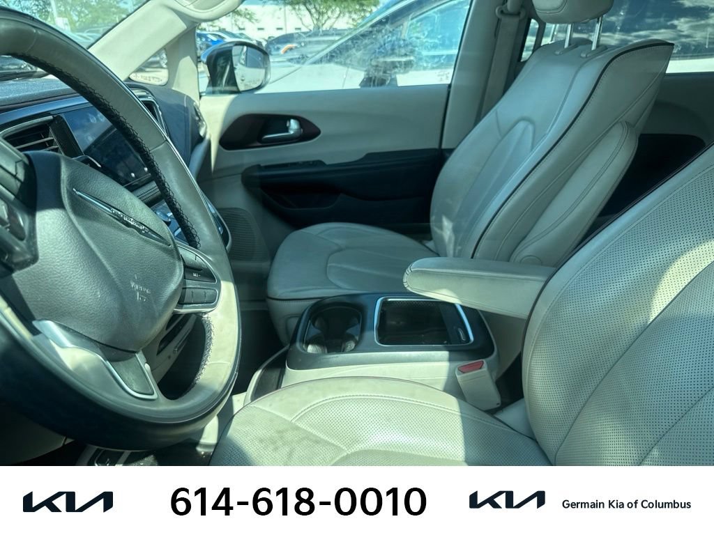 Used 2017 Chrysler Pacifica Limited w/ UConnect Theater Package FWD image 7