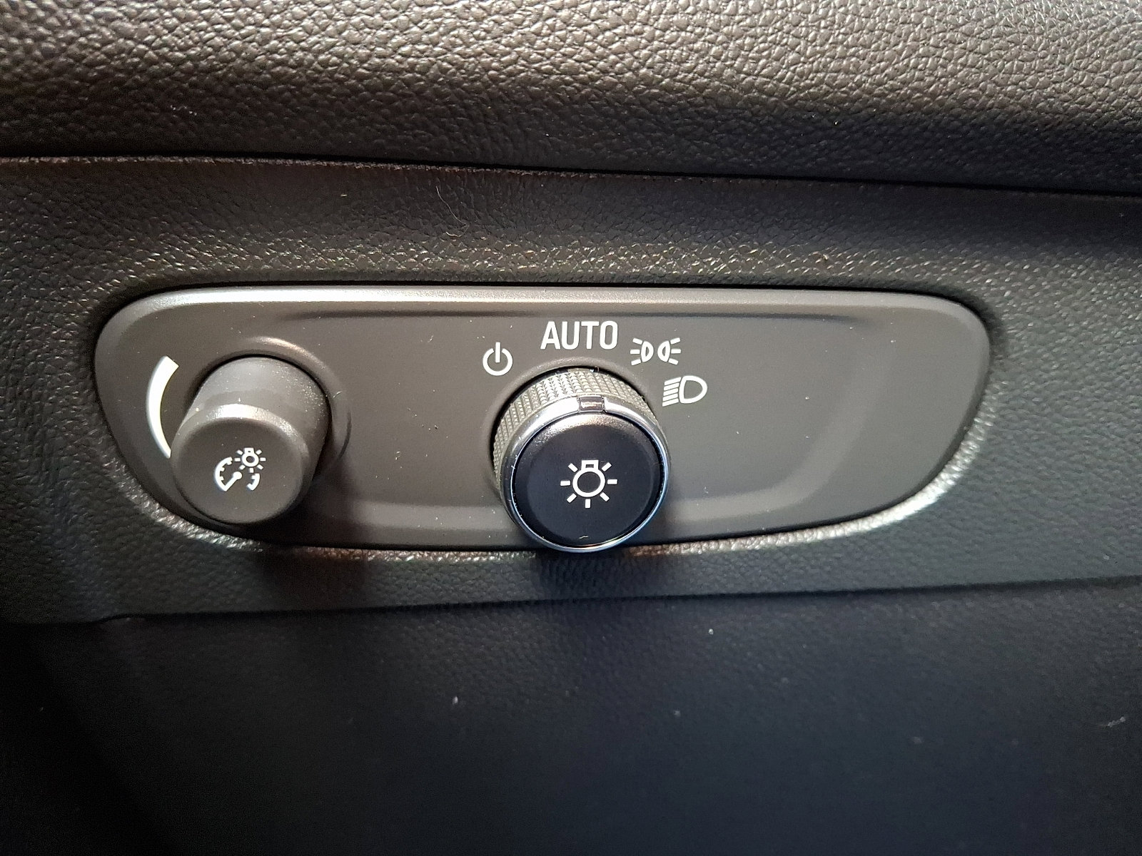 Certified 2023 Buick Envision Essence image 26