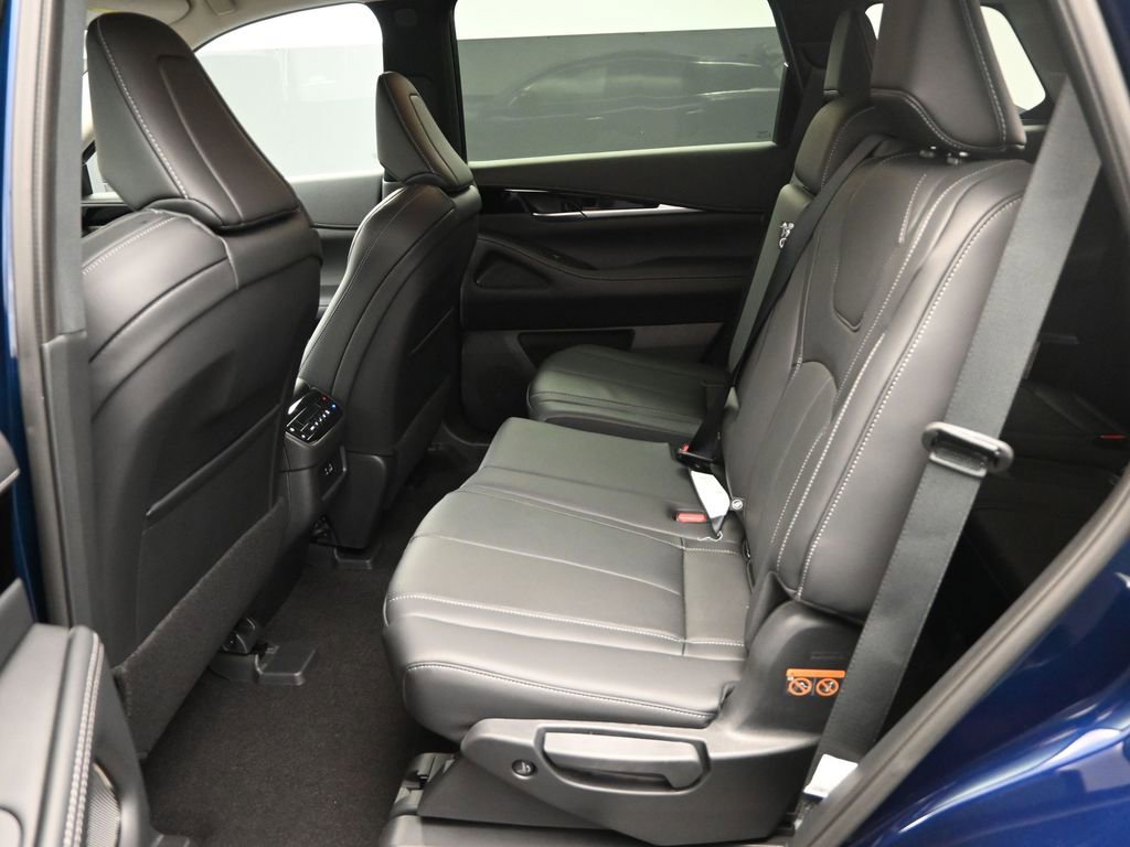 Used 2025 INFINITI QX60 Pure image 17