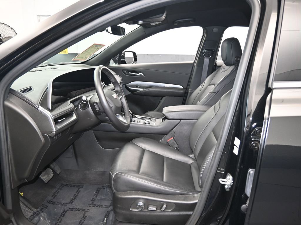 Used 2024 Cadillac XT4 Premium Luxury image 11