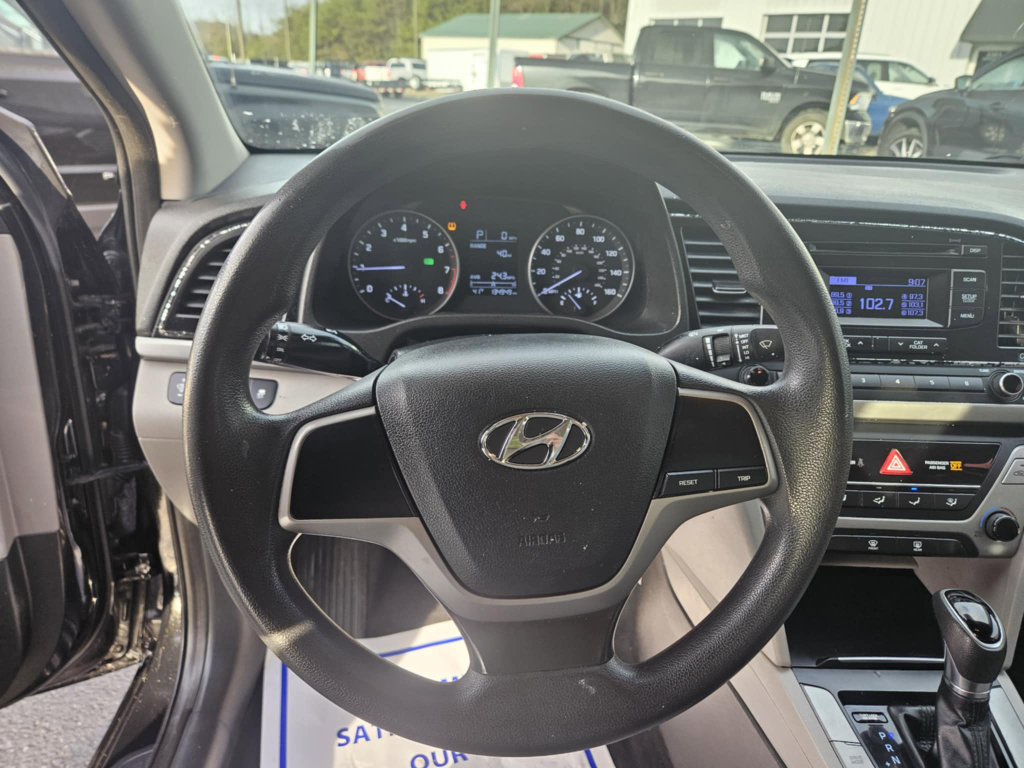 Used 2017 Hyundai Elantra SE image 7