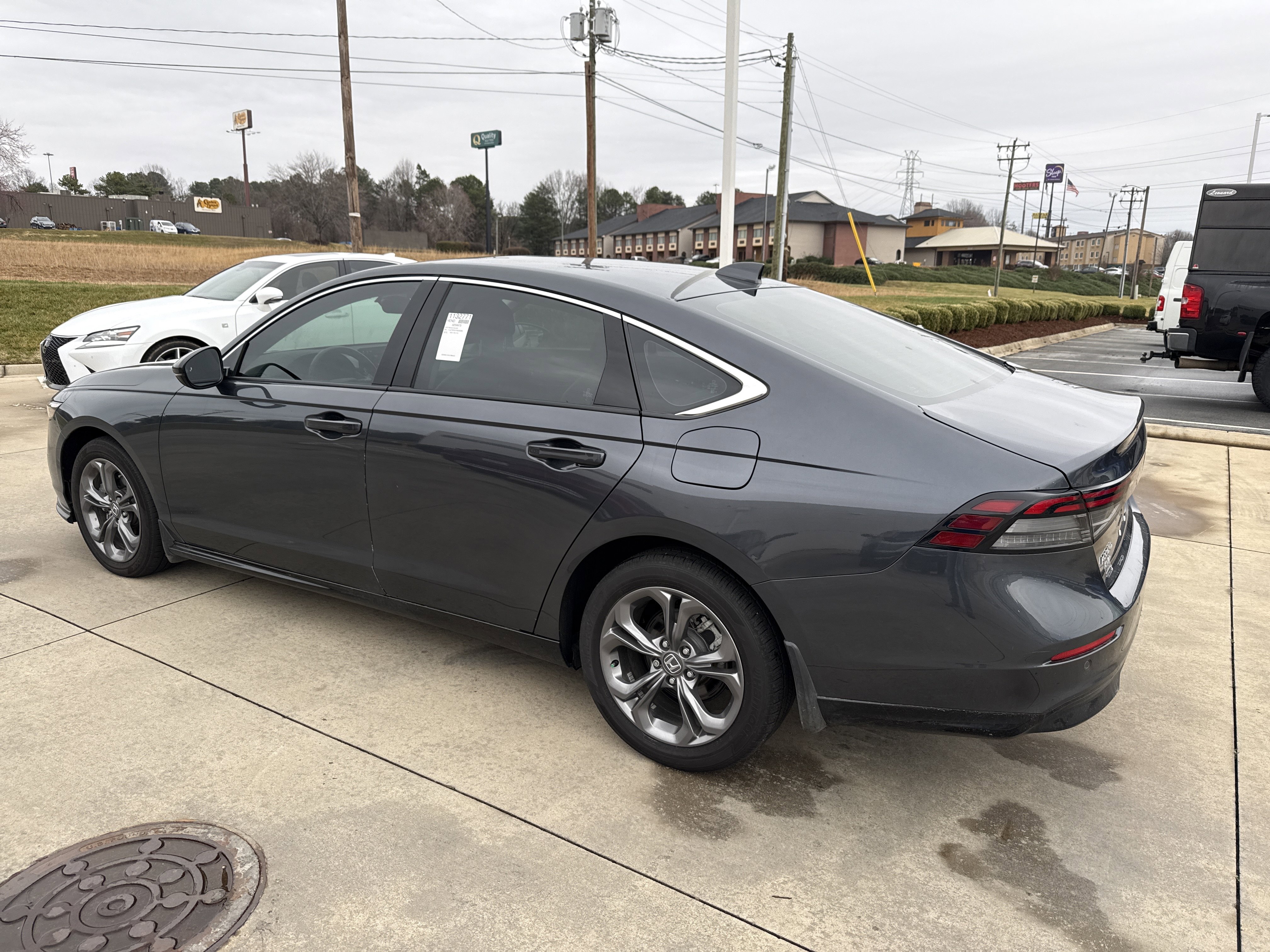 Used 2023 Honda Accord EX-L image 8