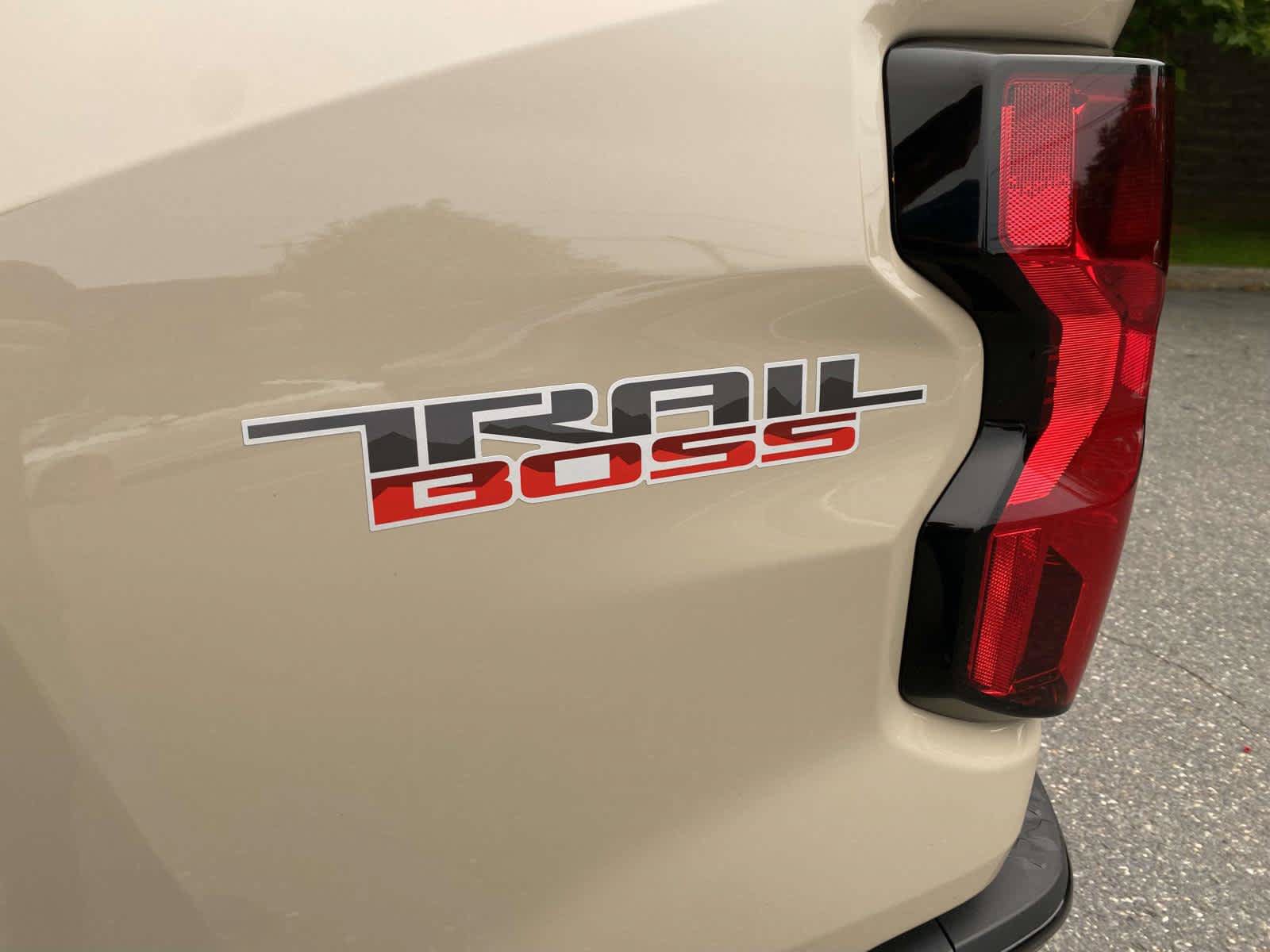 Used 2024 Chevrolet Colorado Trail Boss w/ Advanced Trailering Package AWD/4WD image 9