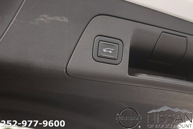 Used 2021 Buick Envision Essence w/ Sport Touring Package image 18