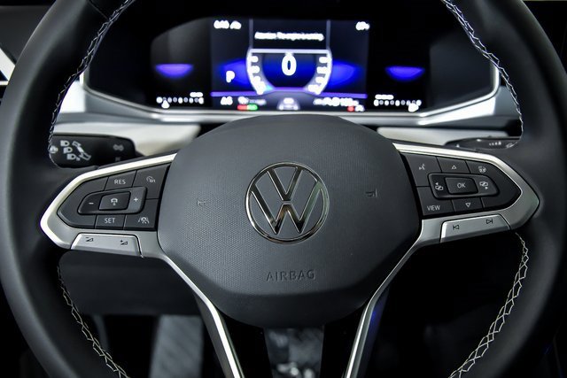 Certified 2025 Volkswagen Taos SE w/ Panoramic Sunroof Package image 11