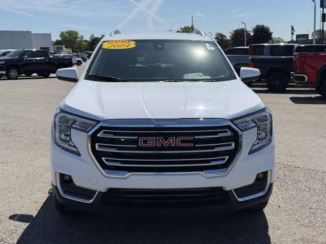 Used 2024 GMC Terrain SLT AWD/4WD image 3