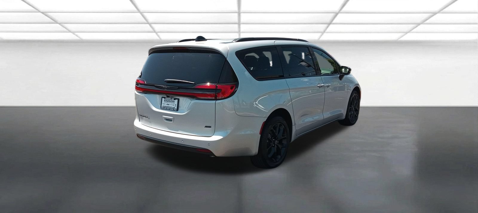 Used 2026 Chrysler Pacifica Select w/ S Appearance Package AWD/4WD image 3
