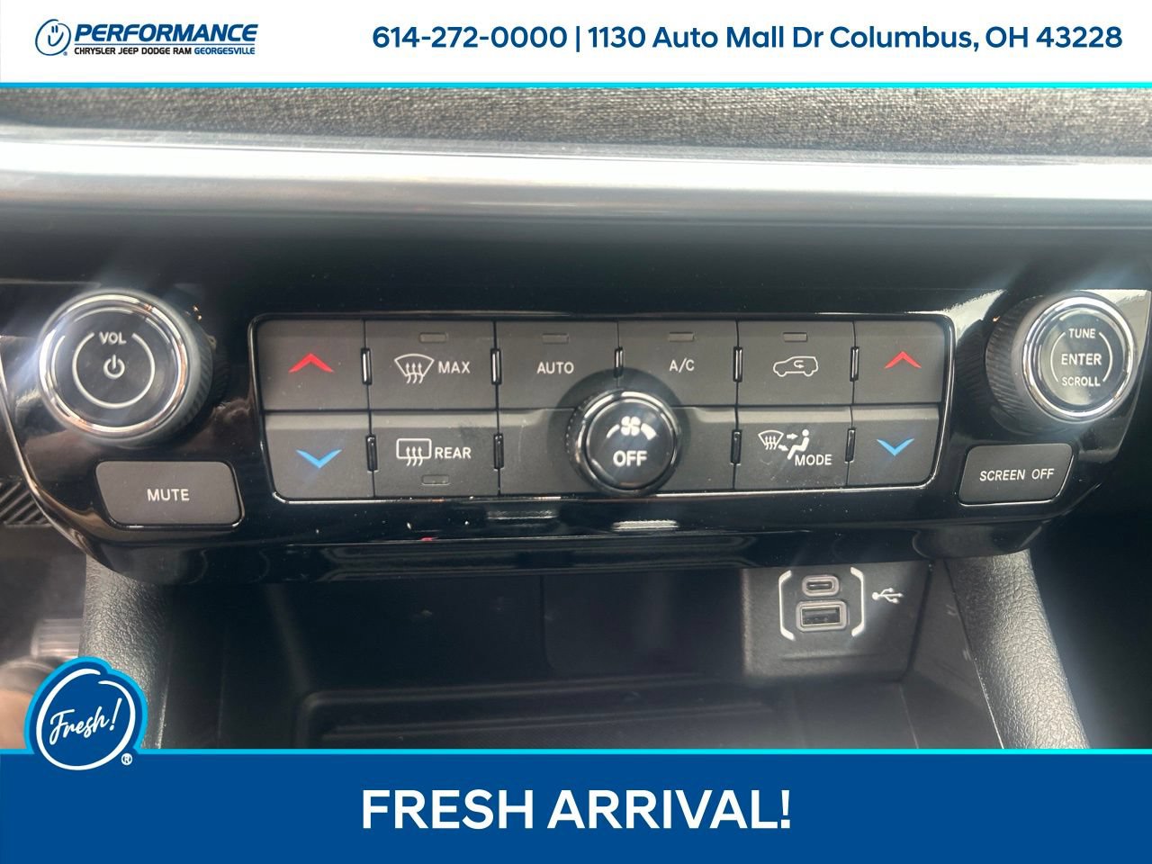 Used 2024 Jeep Compass Latitude w/ Convenience Group AWD/4WD image 25