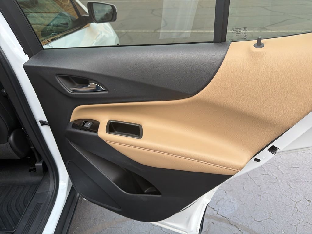 Used 2023 Chevrolet Equinox Premier image 13