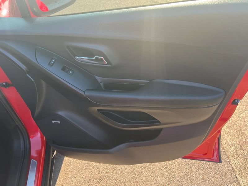 Used 2017 Chevrolet Trax Premier w/ Driver Confidence II Package FWD image 6