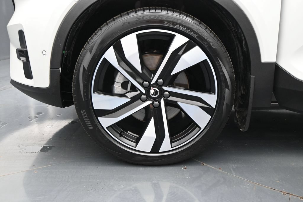 Used 2024 Volvo XC40 B5 Plus w/ Protection Package Premier AWD/4WD image 25