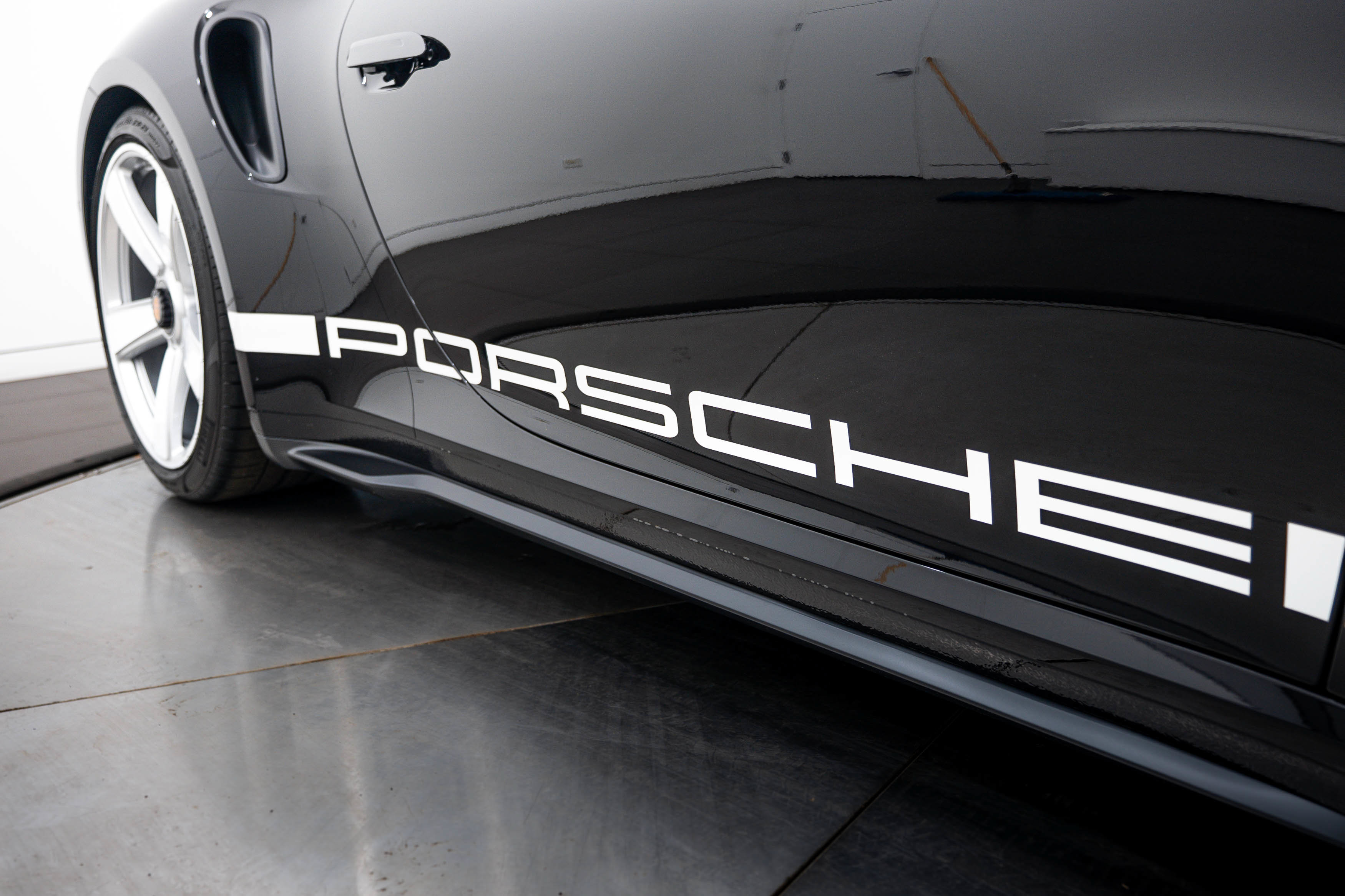 Certified 2025 Porsche 911 Turbo S AWD/4WD image 28