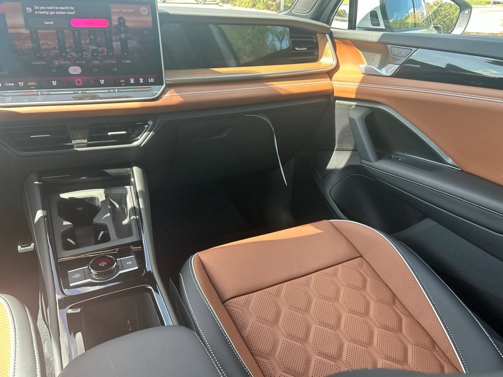 New 2026 Volkswagen Tiguan SEL R-Line AWD/4WD image 11