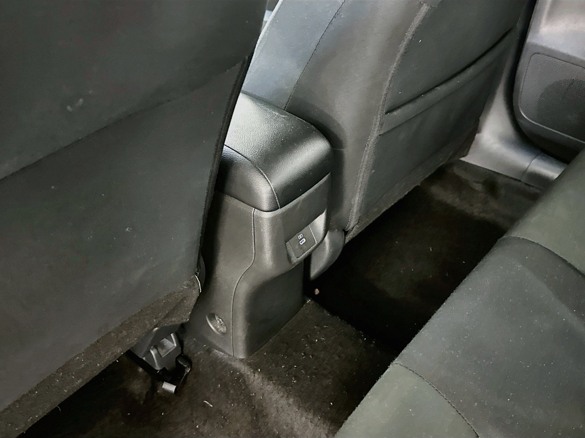 Used 2025 Nissan Versa SV FWD image 27