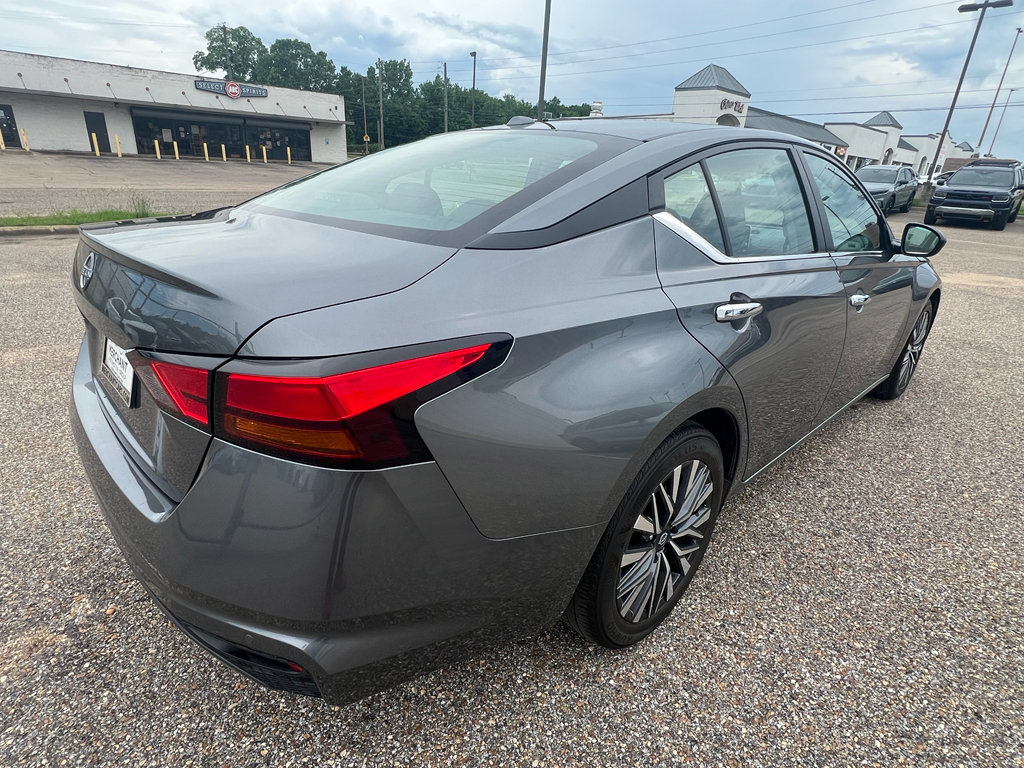 Used 2025 Nissan Altima 2.5 SV FWD image 9