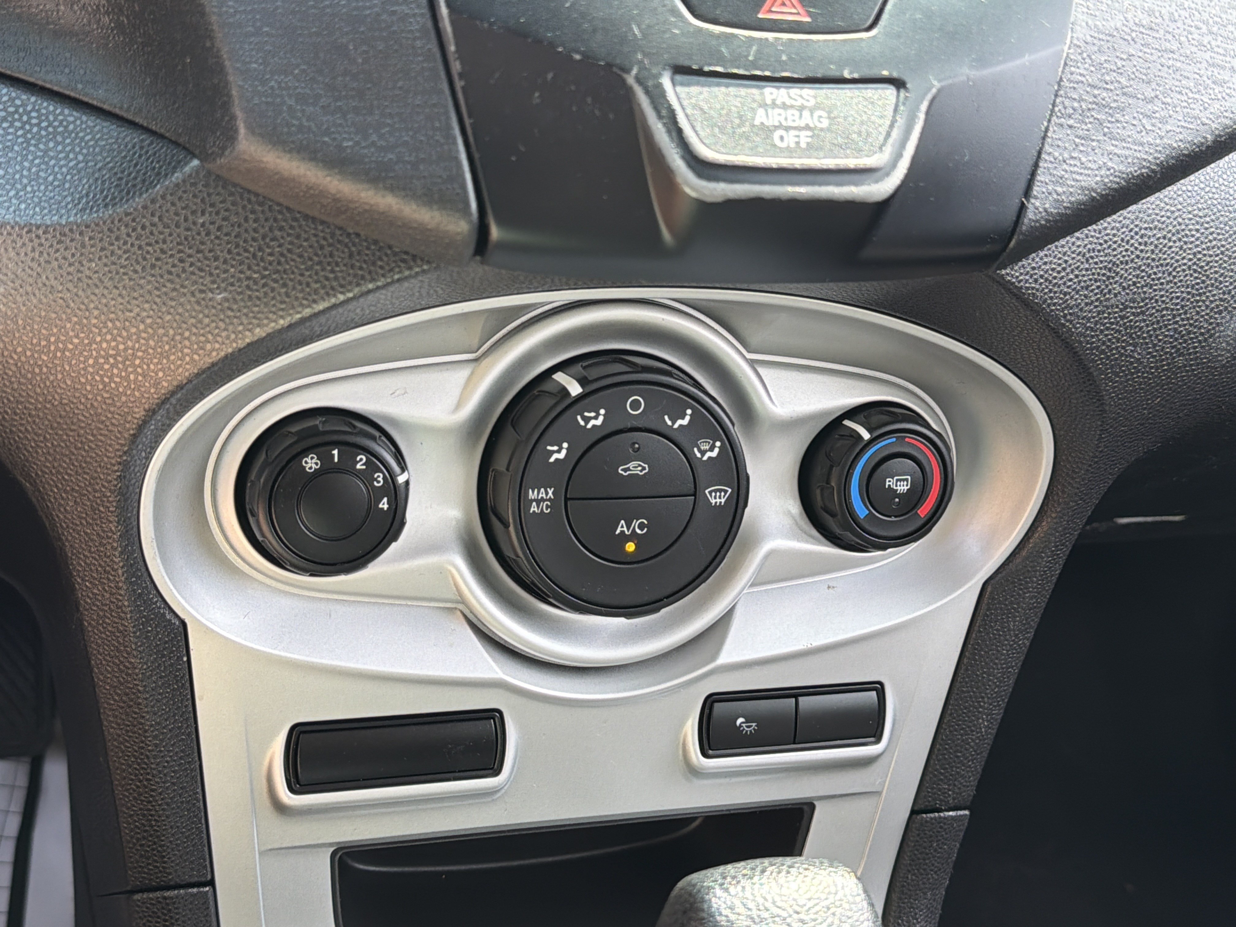 Used 2016 Ford Fiesta SE FWD image 22