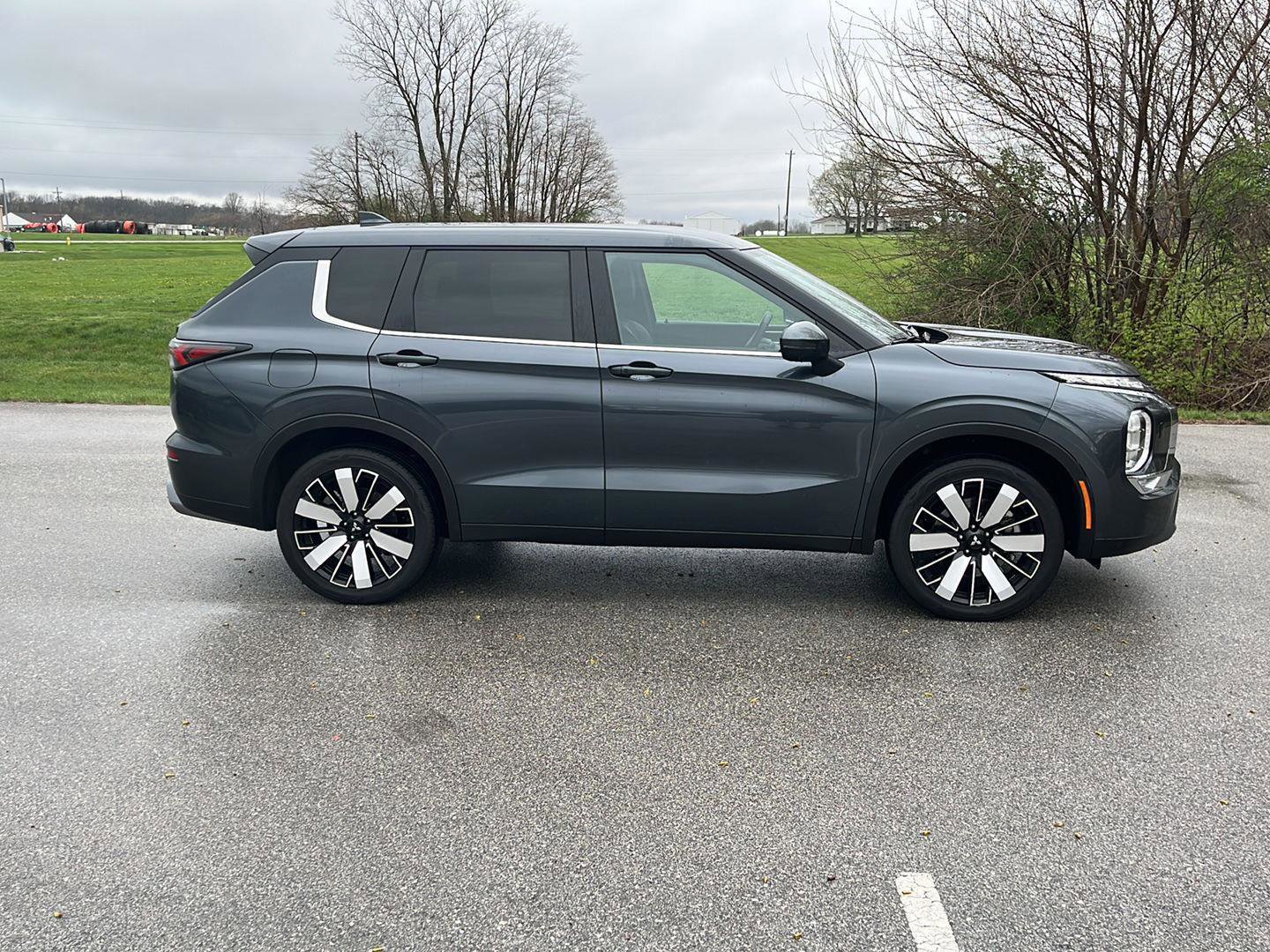 Used 2025 Mitsubishi Outlander SE image 7