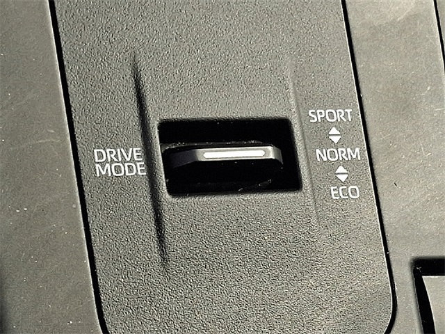 Used 2022 Toyota Highlander XLE AWD/4WD image 25