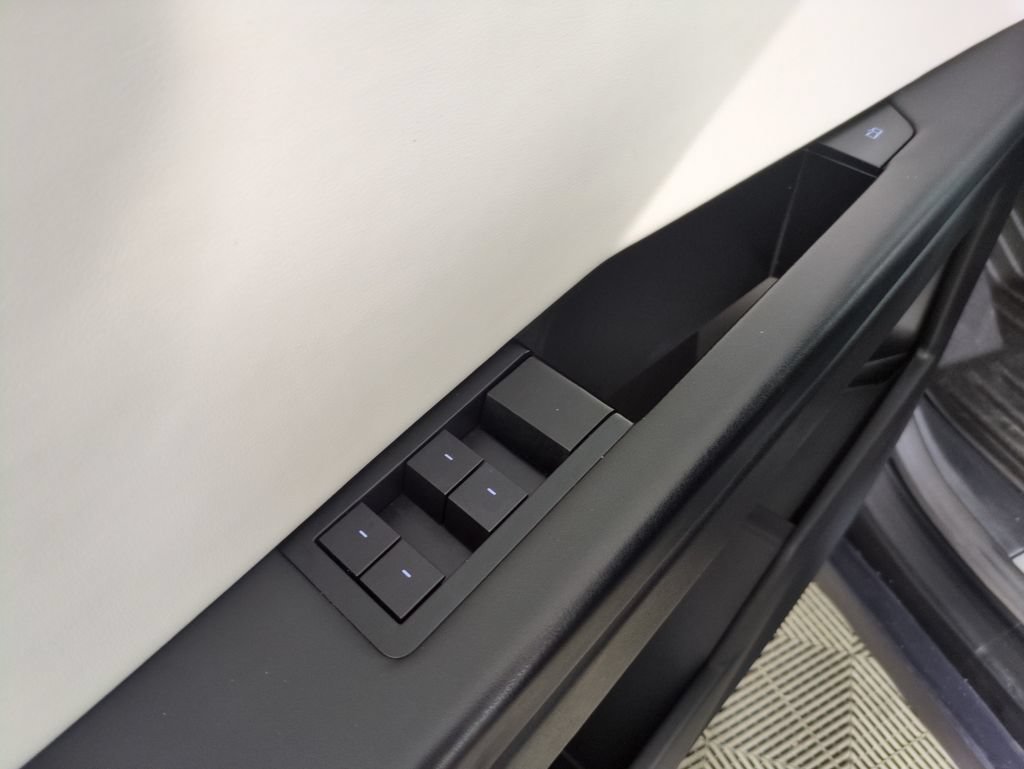 Used 2024 Tesla Cybertruck AWD Crew Cab image 13