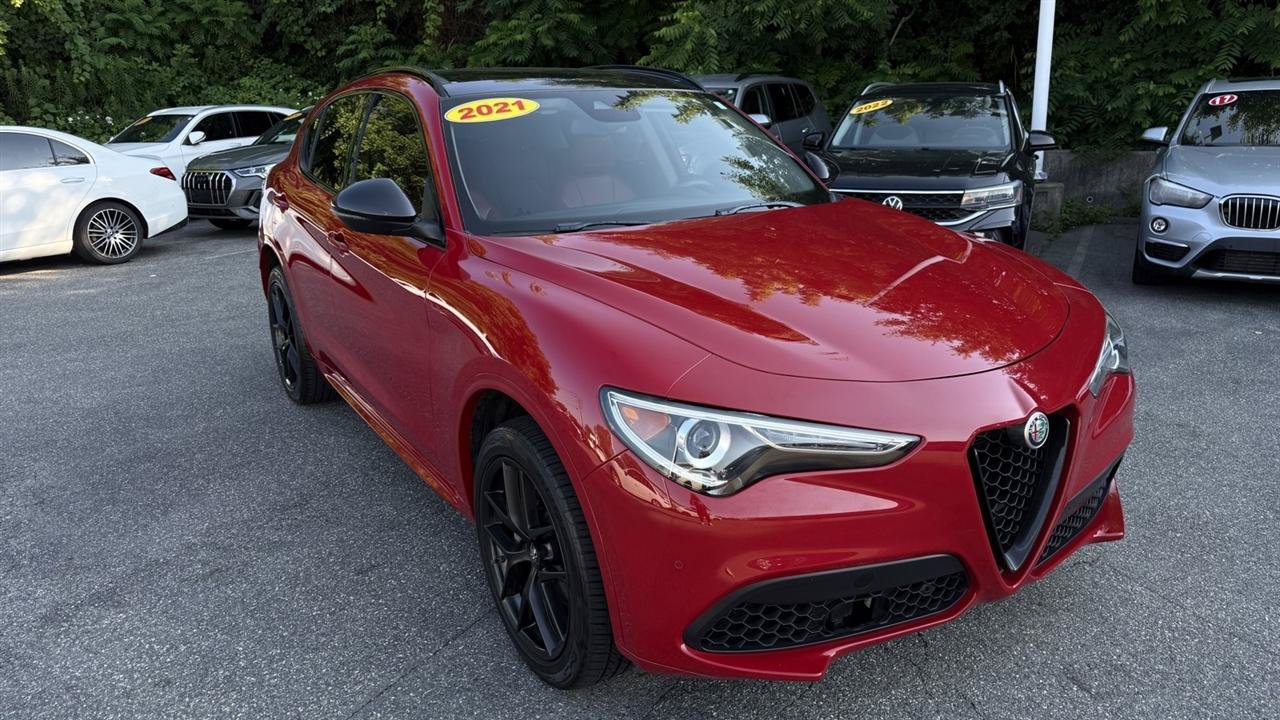 Used 2021 Alfa Romeo Stelvio Ti w/ Nero Edizione AWD/4WD image 22