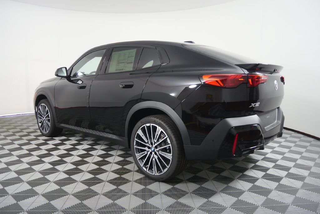 New 2026 BMW X2 xDrive28i w/ Technology Package AWD/4WD image 6