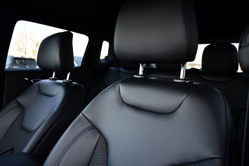 New 2026 Jeep Compass Latitude image 12