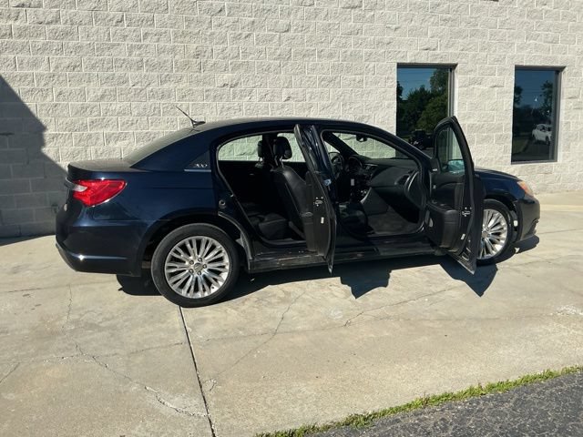Used 2011 Chrysler 200 Limited FWD image 8
