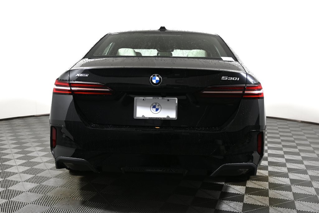 Used 2026 BMW 530i xDrive w/ M Sport Package AWD/4WD image 6