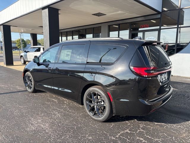 New 2026 Chrysler Pacifica Limited w/ S Appearance Package FWD image 6