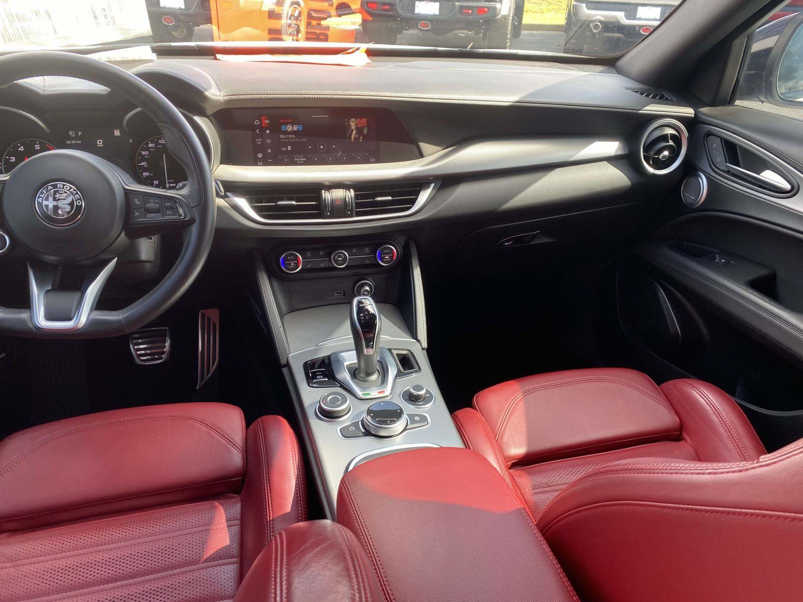 Used 2022 Alfa Romeo Stelvio Veloce image 16