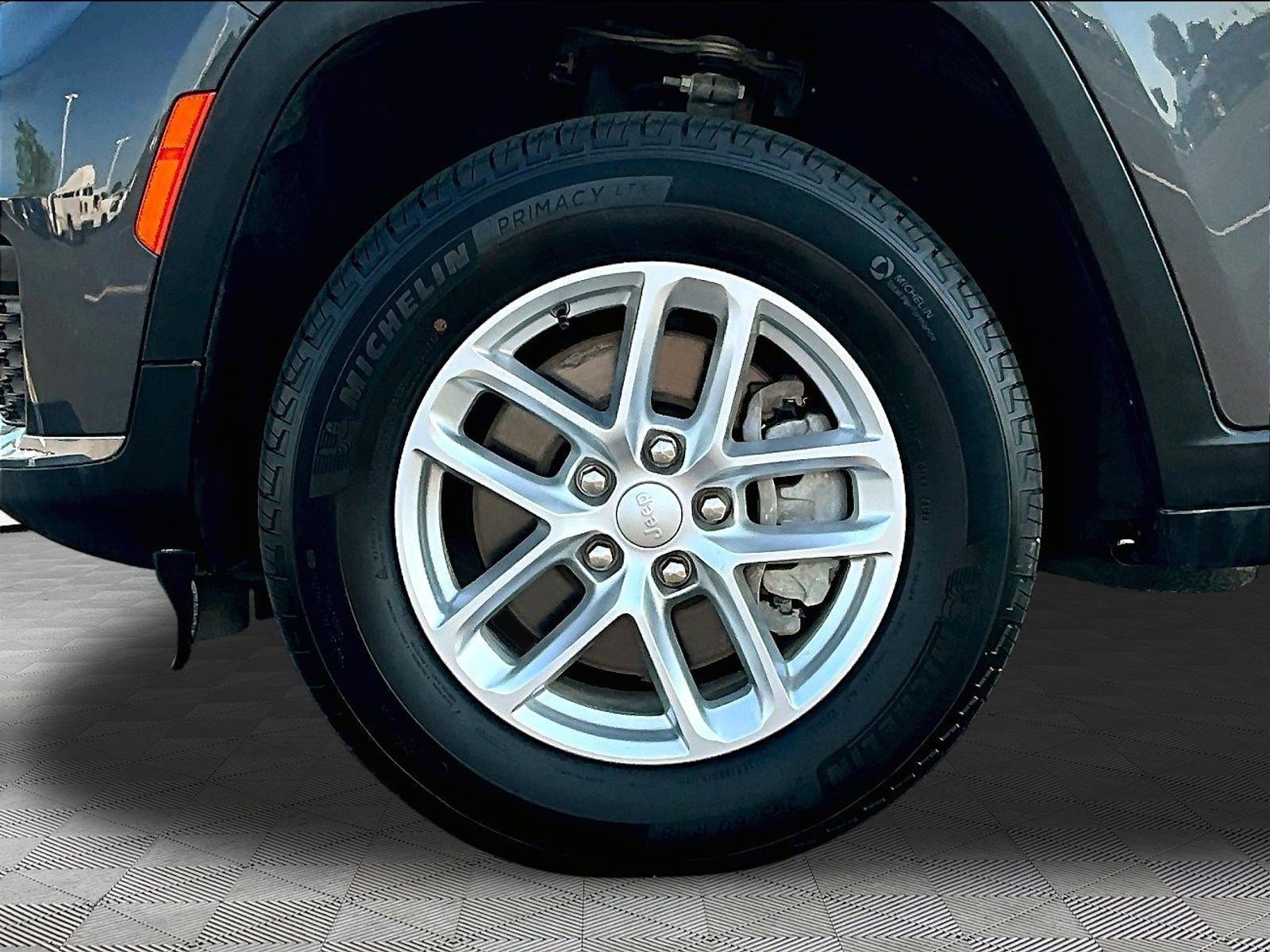 Used 2024 Jeep Grand Cherokee L Laredo AWD/4WD image 34