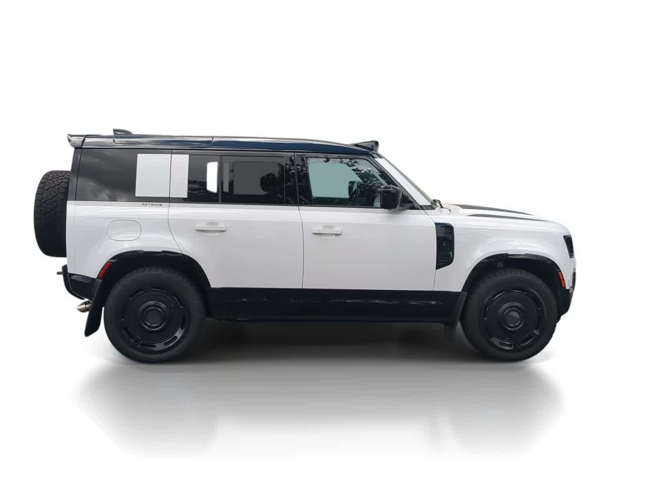Certified 2025 Land Rover Defender 110 V8 AWD/4WD image 9