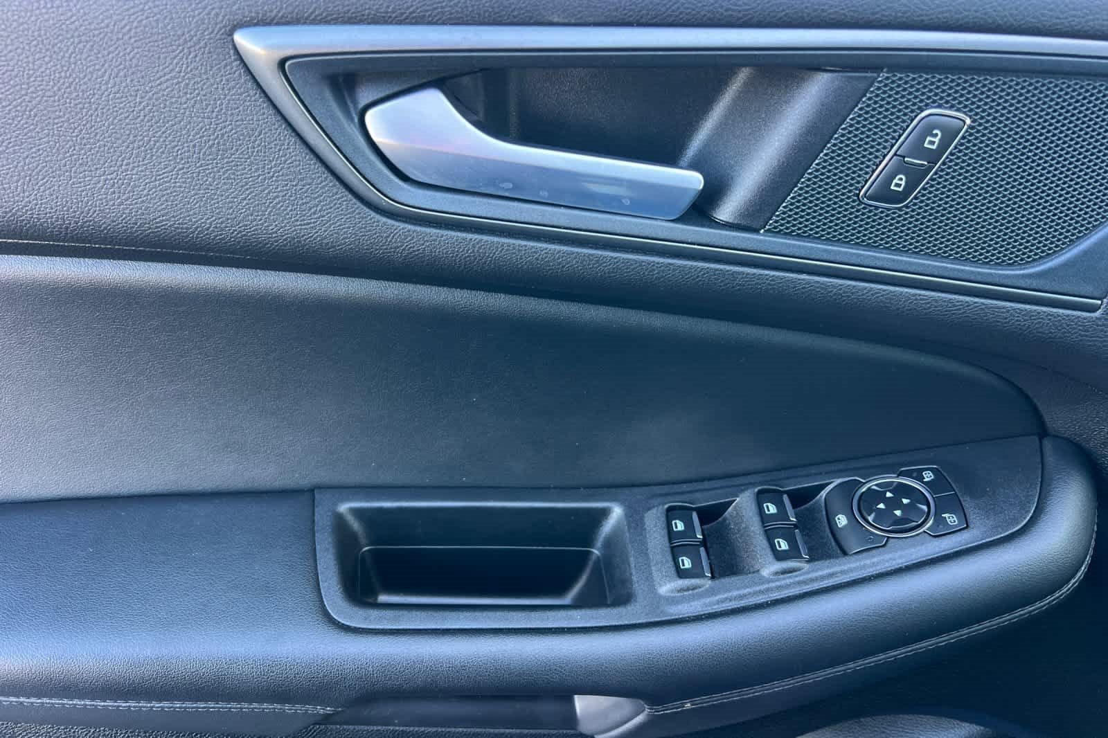 Certified 2024 Ford Edge SE w/ Black Appearance Package image 13