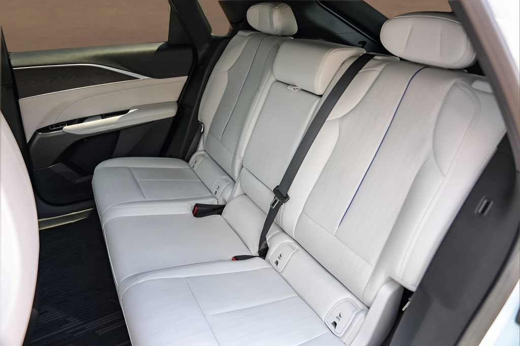 Certified 2024 Cadillac Lyriq Sport w/ LPO, Floor Liner Package AWD/4WD image 21
