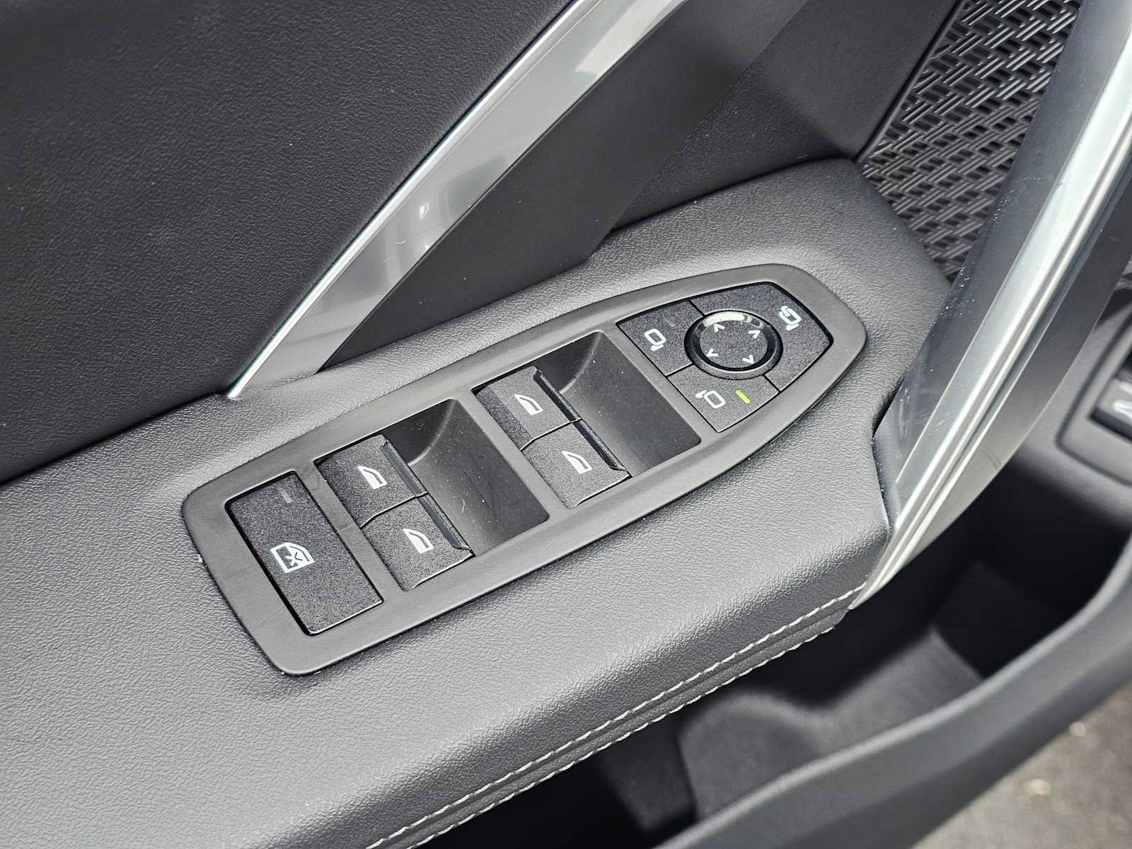 Used 2025 BMW X2 xDrive28i w/ Technology Package image 31