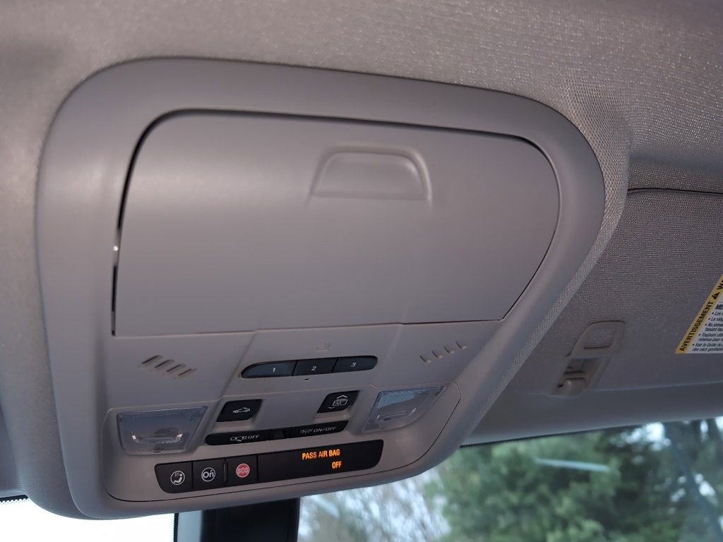 Used 2018 Chevrolet Equinox LT w/ Sun & Infotainment Package image 22