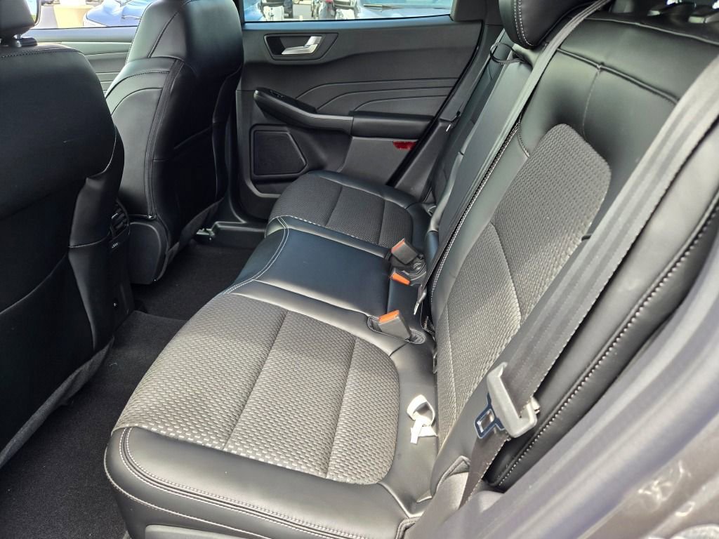 Used 2024 Ford Escape SE image 18