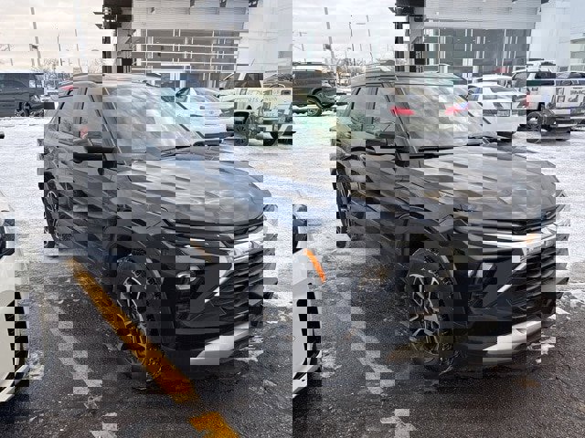 Used 2025 Chevrolet TrailBlazer LT w/ Driver Confidence Package image 6