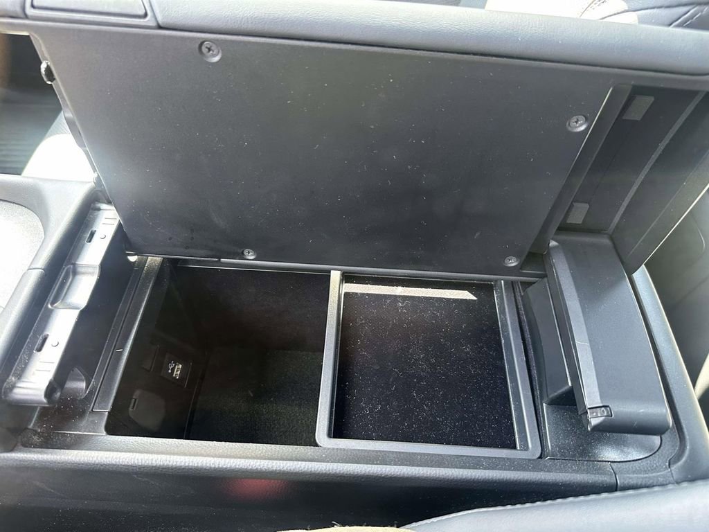 Used 2023 Toyota Crown Limited image 30