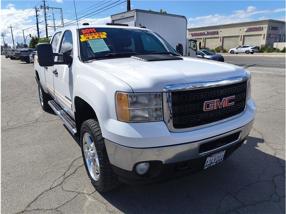 Used 2011 GMC Sierra 2500 SLE w/ SLE Preferred Package AWD/4WD image 3