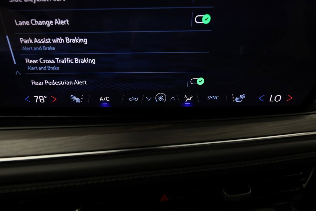 Used 2025 Chevrolet Suburban Z71 w/ Comfort Package image 38