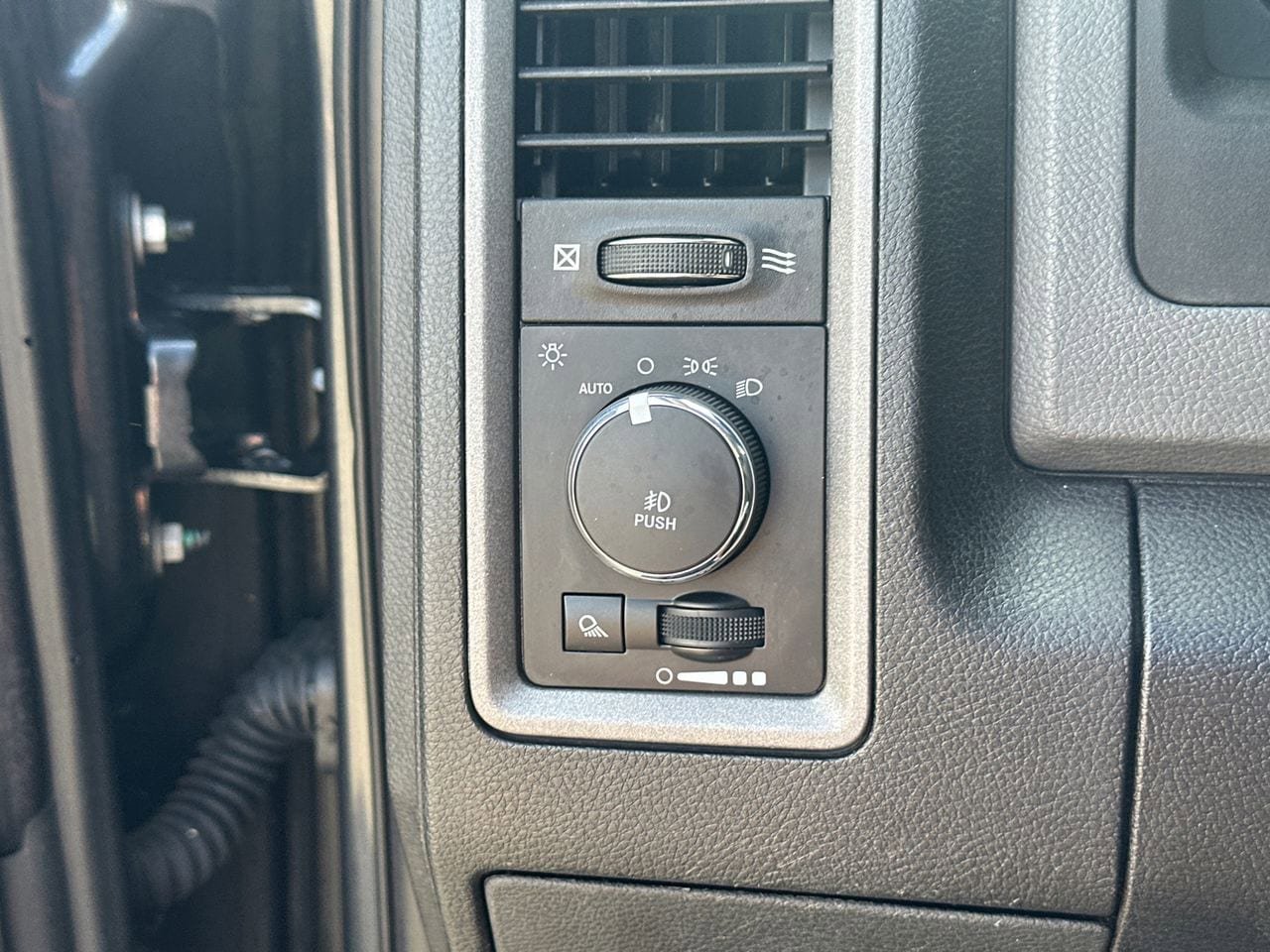 Used 2018 RAM 1500 Express w/ Express Value Package image 30