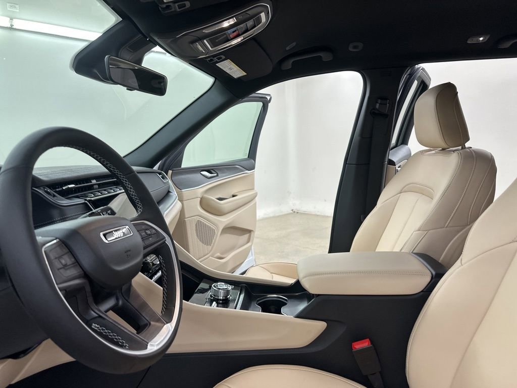 New 2025 Jeep Grand Cherokee Limited image 35