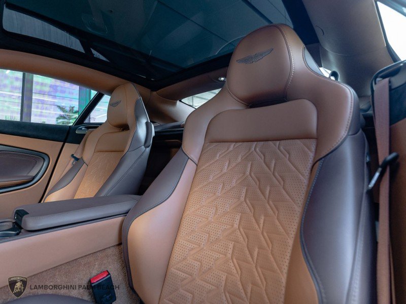 Used 2025 Aston Martin Vanquish image 27