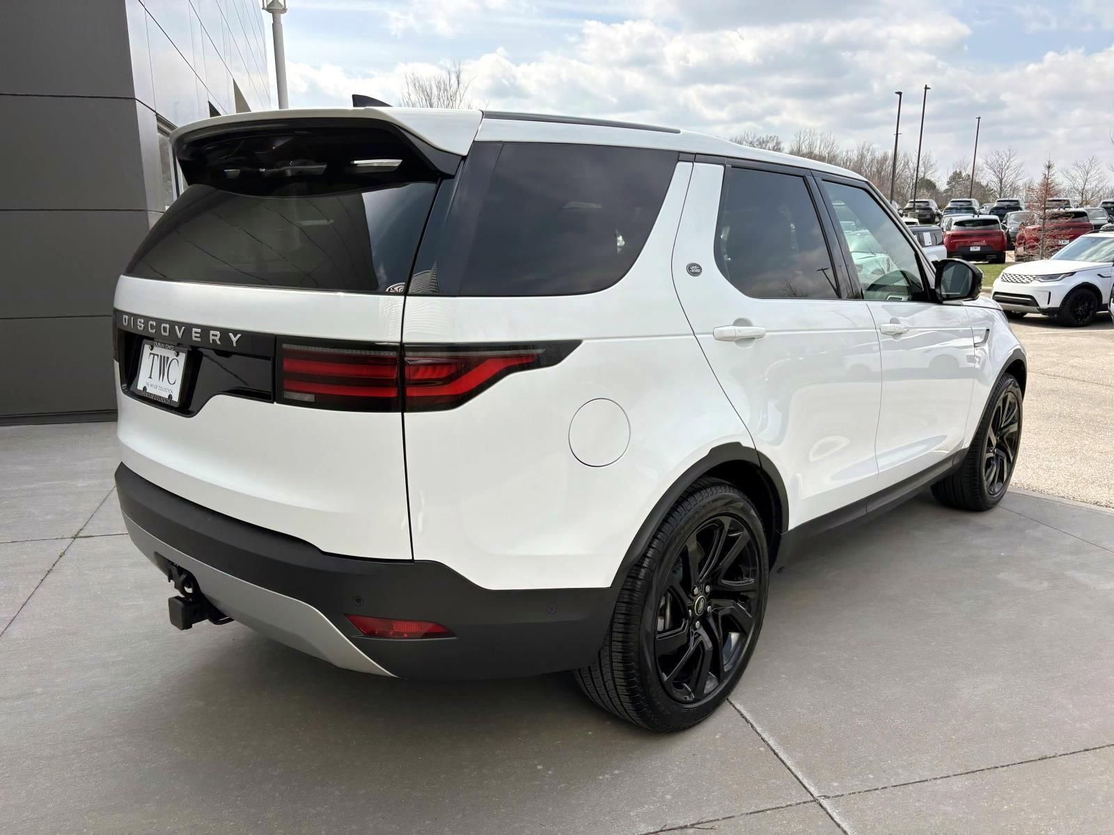 Used 2025 Land Rover Discovery S AWD/4WD image 5